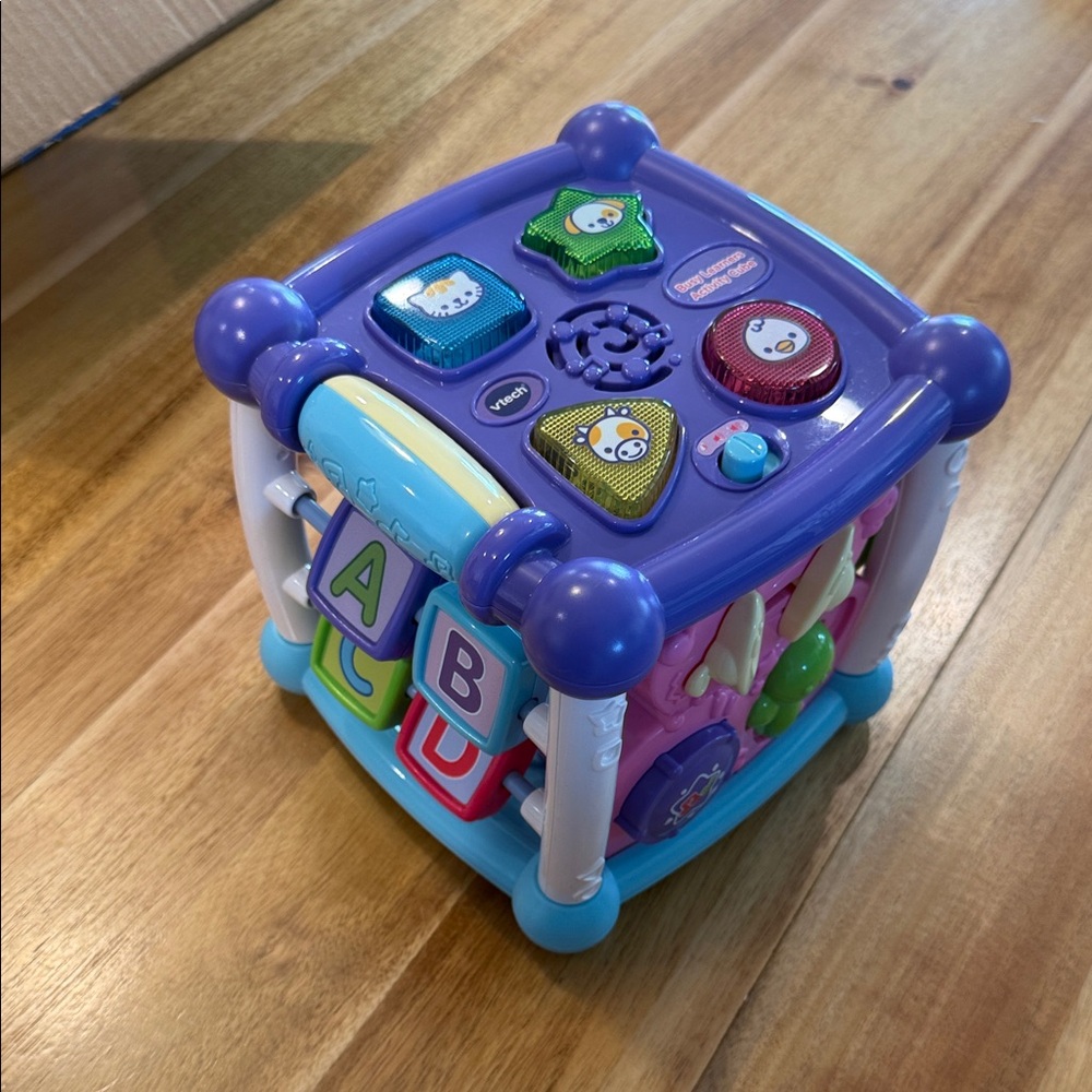 VTech Busy Learners Activity Cube - Purple